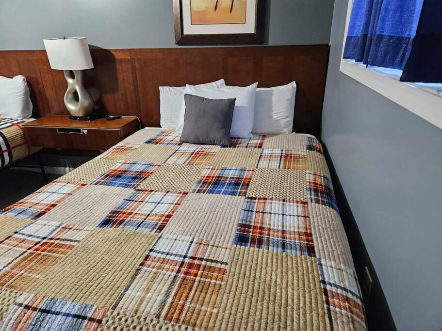 Large, Fenced, Near Beale Street Downtown, Hot Tub * Memphis