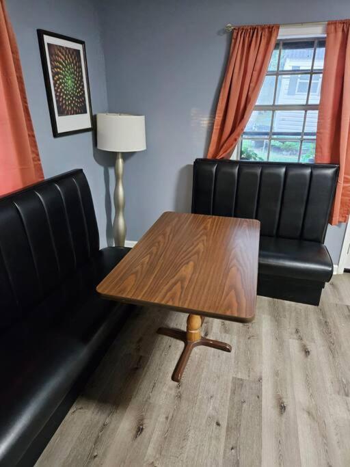 Large, Fenced, Near Beale Street Downtown, Hot Tub * Memphis
