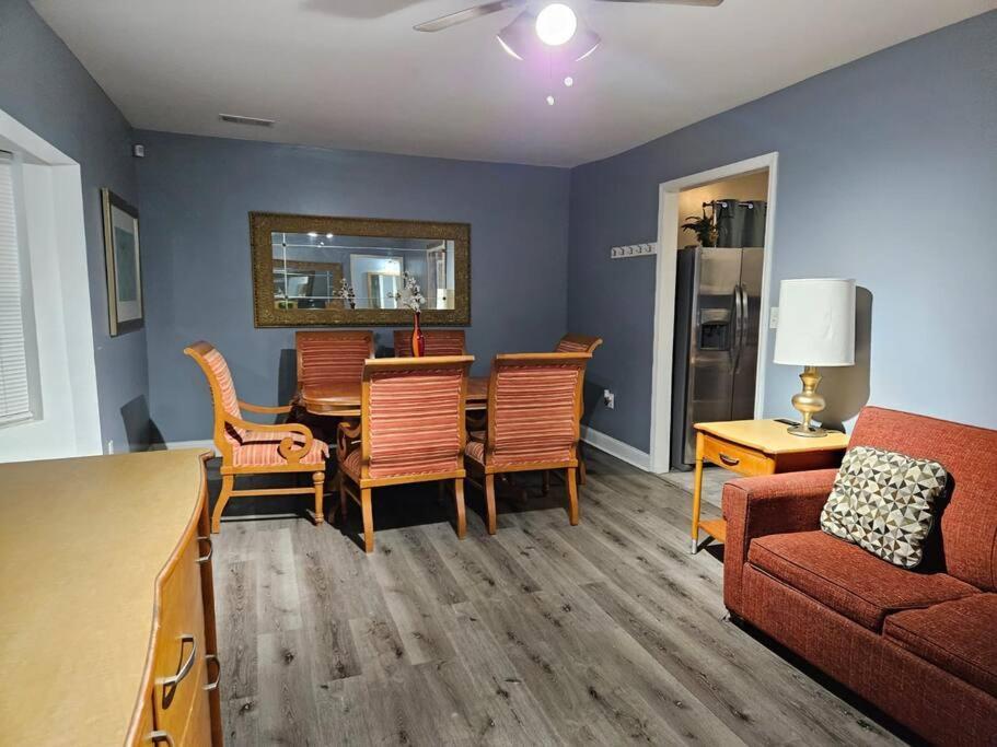 Large, Fenced, Near Beale Street Downtown, Hot Tub Holiday home Memphis
