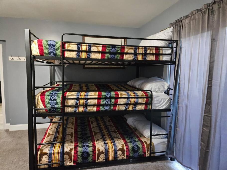 Large, Fenced, Near Beale Street Downtown, Hot Tub Holiday home *