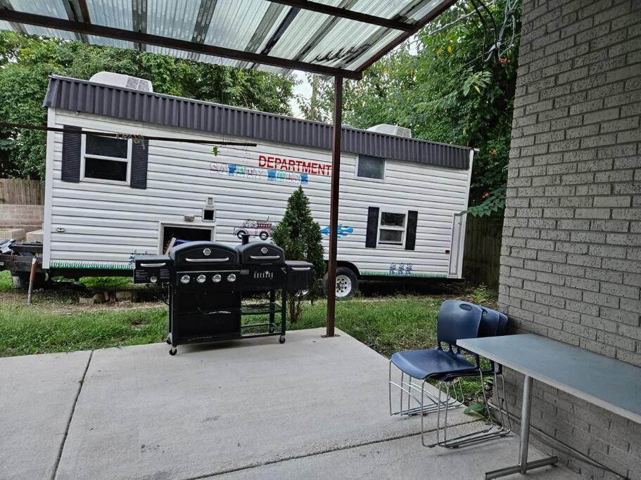 Large, Fenced, Near Beale Street Downtown, Hot Tub * Memphis